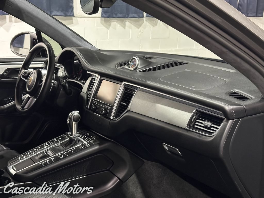 Used 2016 Porsche Macan Turbo AWD/4WD image 20