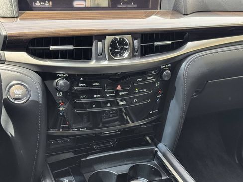 Used 2018 Lexus LX 570 4WD image 25