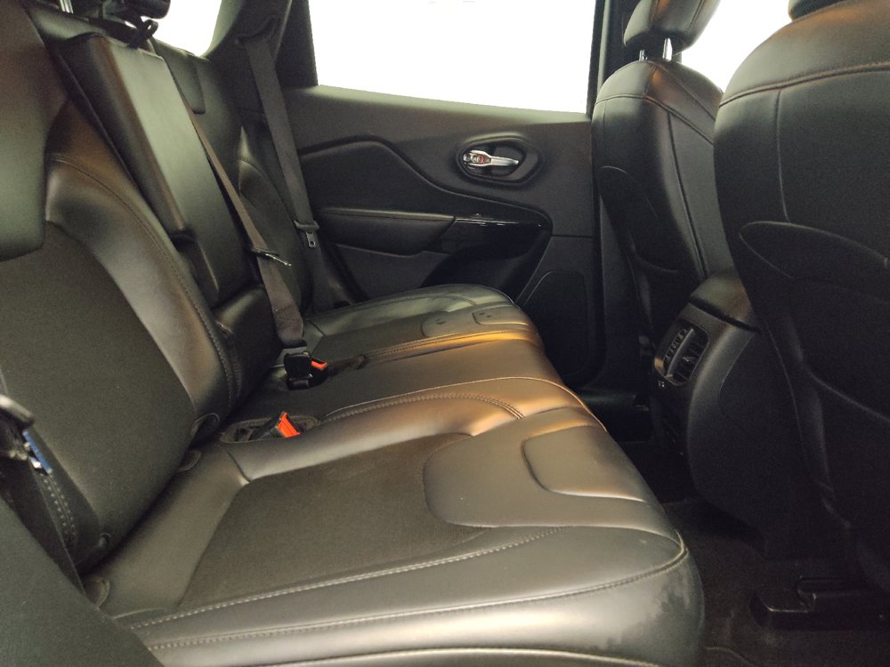 Used 2020 Jeep Cherokee Latitude Plus FWD image 19