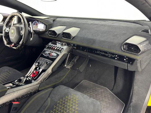 Used 2018 Lamborghini Huracan Performante image 16