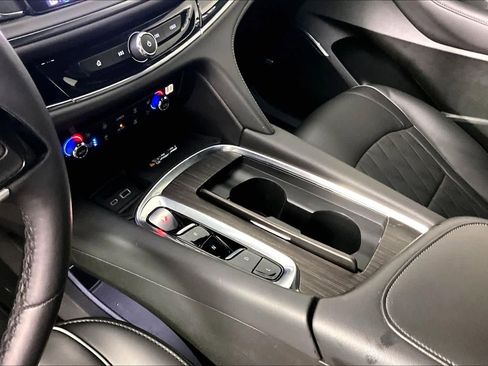 Used 2023 Buick Enclave Avenir image 17