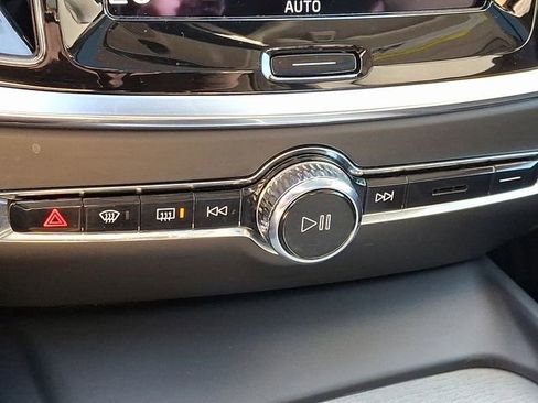 Used 2021 Volvo V60 T5 Cross Country w/ Climate Package image 18