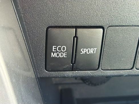 Used 2018 Toyota RAV4 XLE image 29