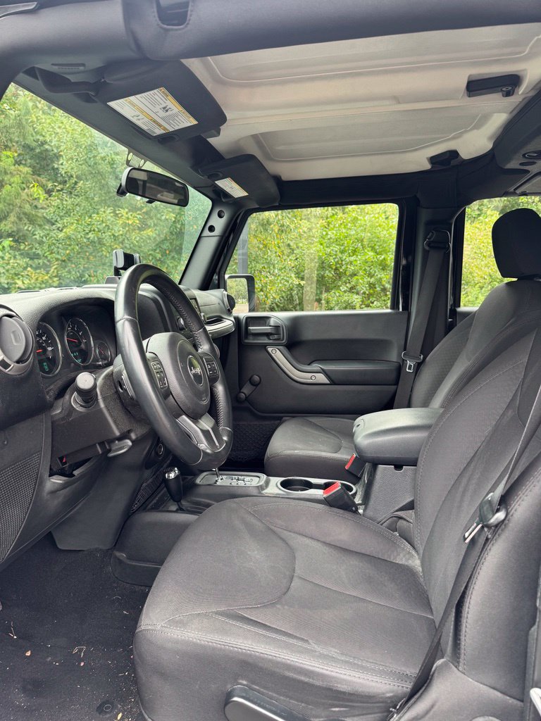 Used 2015 Jeep Wrangler Unlimited Sport w/ Connectivity Group AWD/4WD image 8