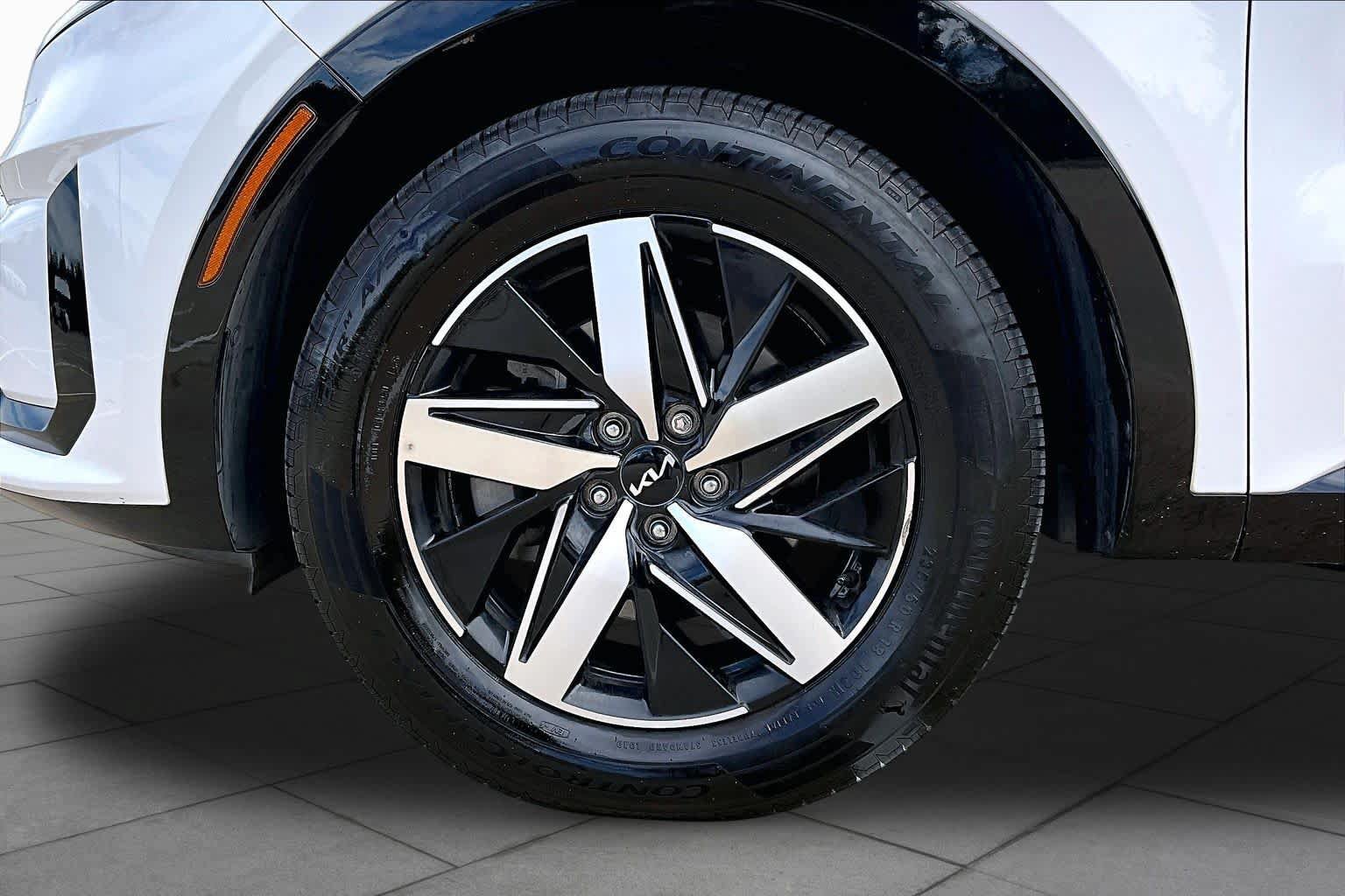 Used 2023 Kia Sorento EX w/ Panoramic Sunroof Package FWD image 11