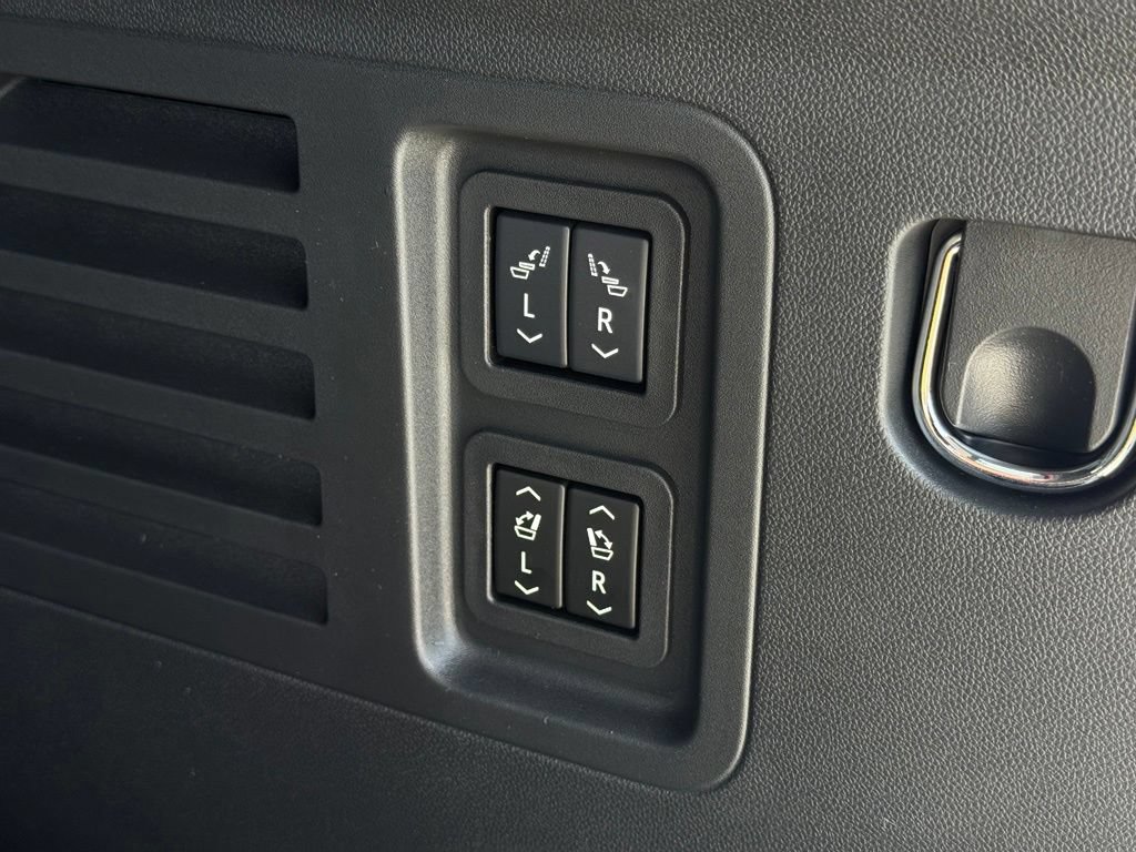 New 2026 Chevrolet Traverse High Country w/ LPO, Floor Liner Package FWD image 17