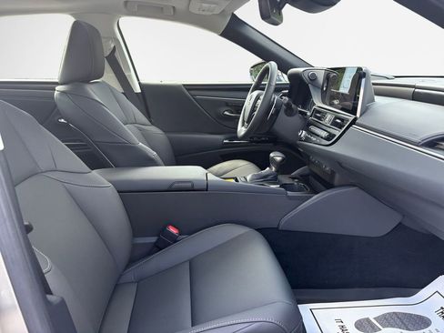 Used 2025 Lexus ES 350 w/ Premium Package FWD image 26