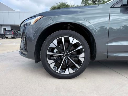 Certified 2026 Volvo XC60 B5 Plus w/ Climate Package AWD/4WD image 10