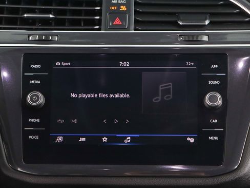 Used 2024 Volkswagen Tiguan SE image 19