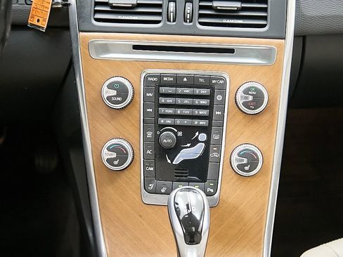 Used 2017 Volvo XC60 T5 Inscription w/ Preferred Option Package image 28