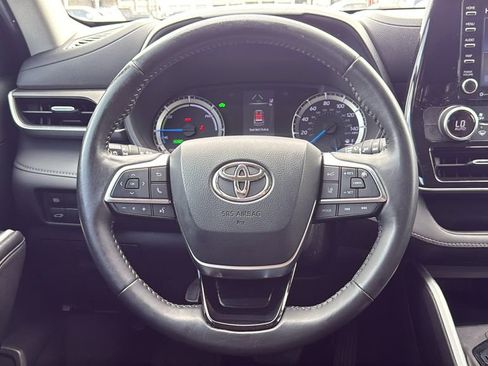 Used 2021 Toyota Highlander LE AWD/4WD image 20