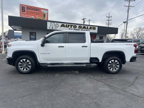 Used 2022 Chevrolet Silverado 2500 Custom w/ Custom Convenience Package image 1