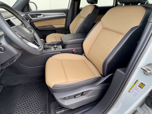 Used 2022 Volkswagen Atlas Cross Sport SE AWD/4WD image 5