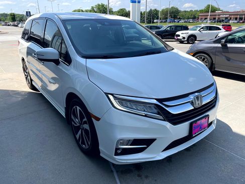 Used 2018 Honda Odyssey Elite image 4