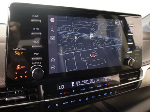 Used 2021 Toyota Sienna Platinum FWD image 7