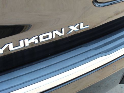 Used 2017 GMC Yukon XL Denali w/ Open Road Package image 5