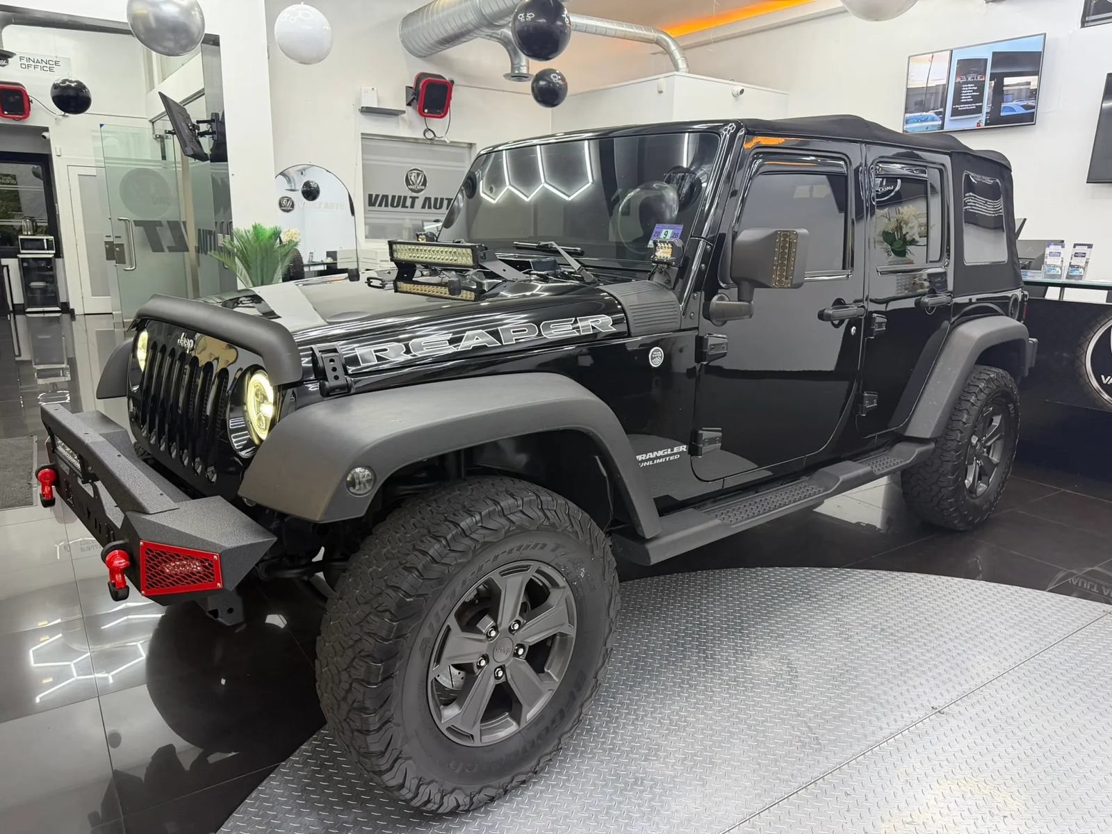 Used 2016 Jeep Wrangler Unlimited Rubicon w/ Dual Top Group AWD/4WD image 4
