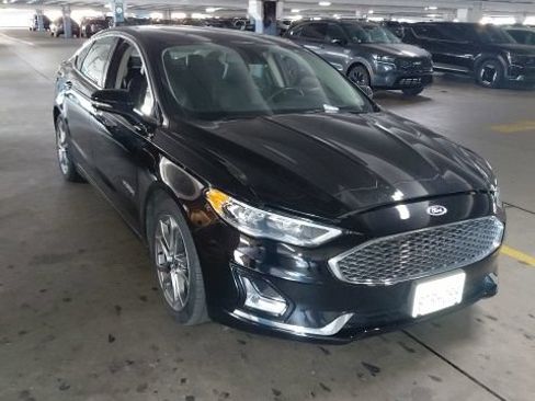 Used 2019 Ford Fusion Titanium FWD image 2