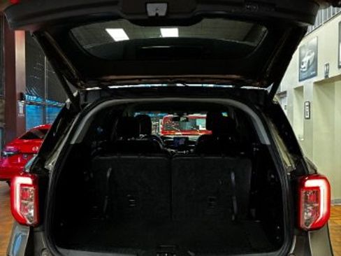 Used 2021 Ford Explorer Limited w/ Class III Trailer Tow Package image 12