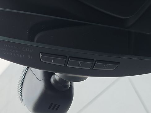 Used 2025 Porsche Macan 4 Electric image 27