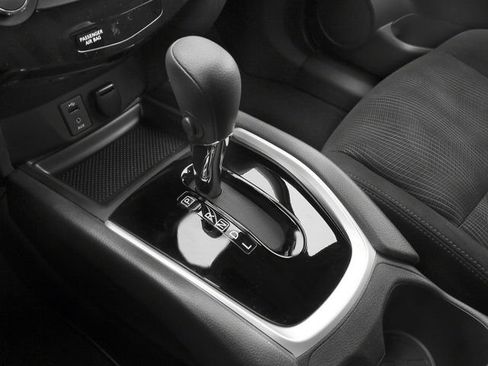 Used 2016 Nissan Rogue S FWD image 39