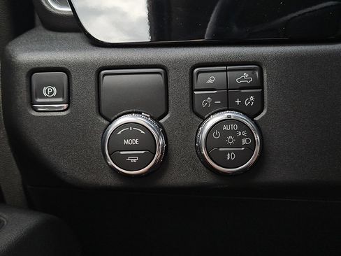 Used 2026 GMC Sierra 1500 SLT RWD image 22