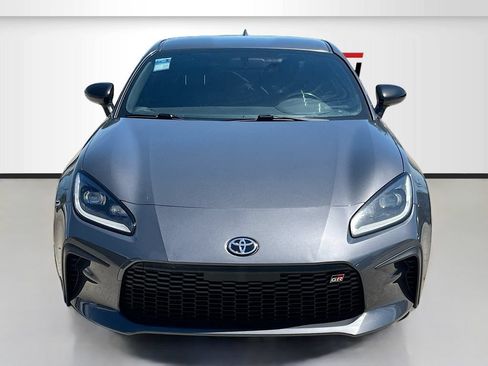 Used 2022 Toyota GR86 RWD image 2