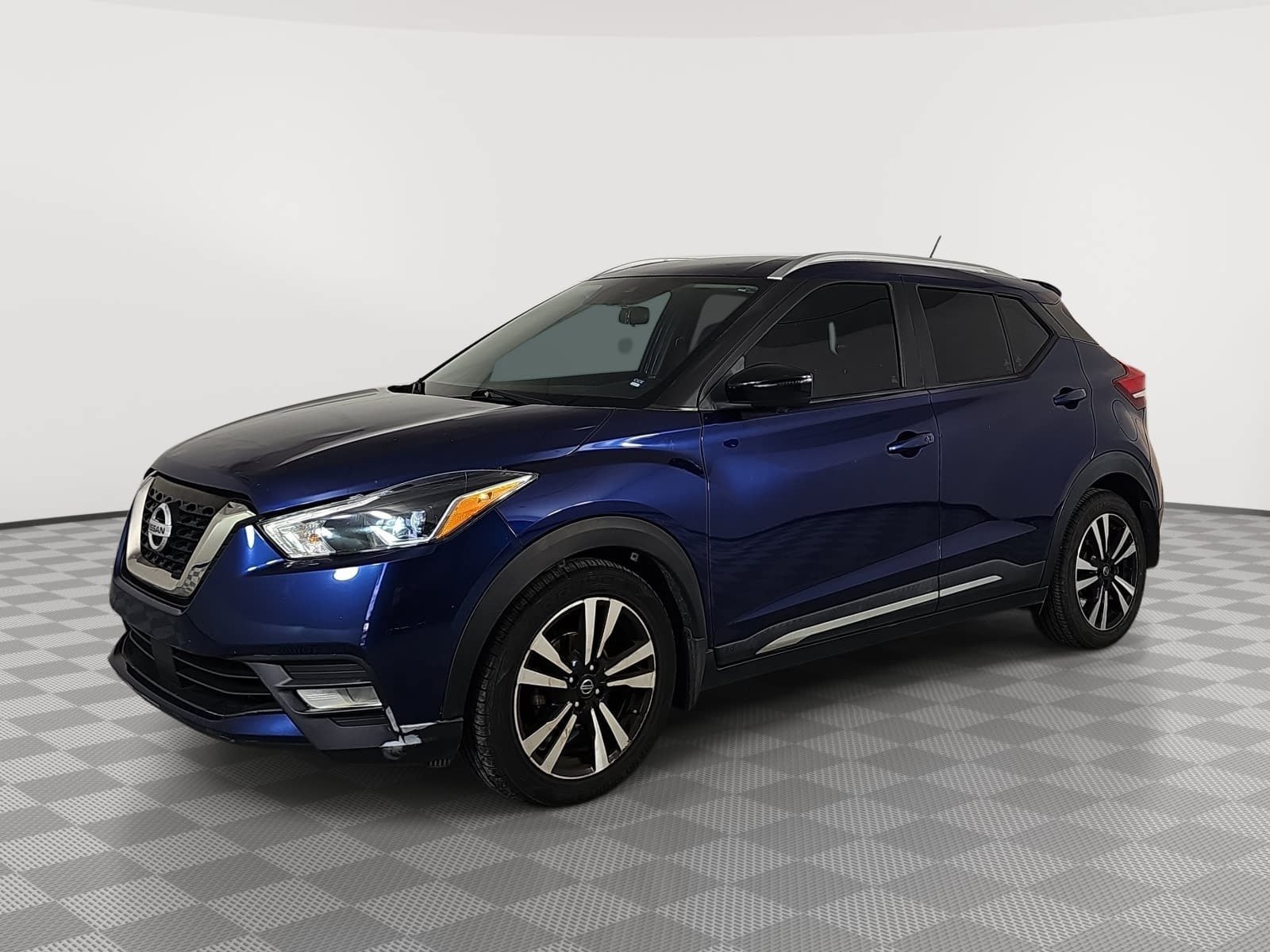 Used 2020 Nissan Kicks SR w/ SR Premium Package FWD image 4