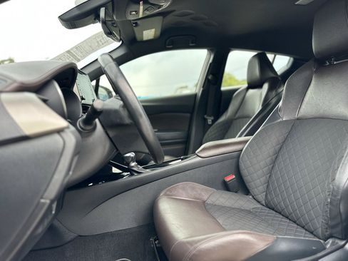 Used 2019 Toyota C-HR Limited FWD image 9