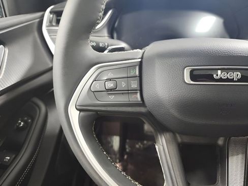 Used 2025 Jeep Grand Cherokee L Altitude image 30