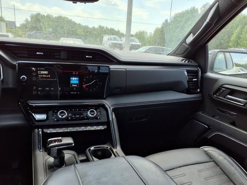 Used 2023 GMC Sierra 1500 AT4X image 13