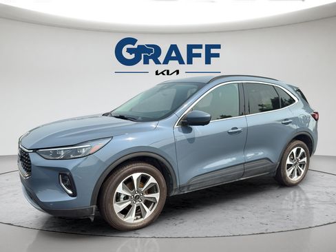 Used 2023 Ford Escape Platinum AWD/4WD image 3