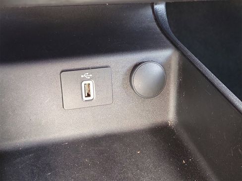 Used 2018 Ford Fusion SE w/ Fusion SE Technology Package image 21