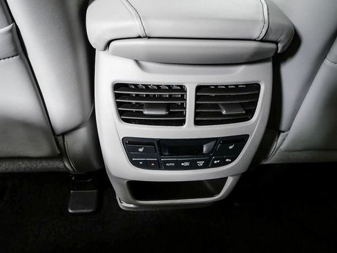 Used 2017 Acura MDX SH-AWD w/ Advance Package image 23