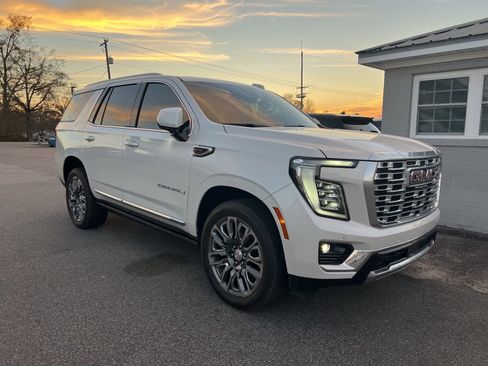 Used 2025 GMC Yukon Denali w/ Sun & Power Step Package image 4