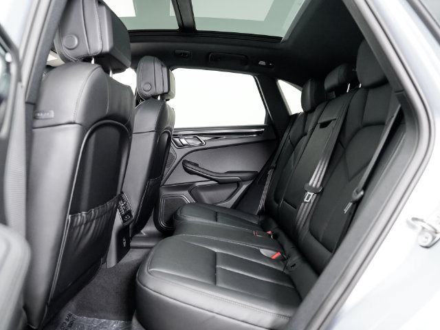 Certified 2026 Porsche Macan AWD/4WD image 22