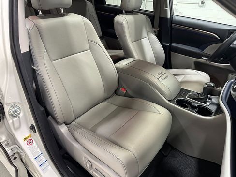 Used 2019 Toyota Highlander Limited image 21