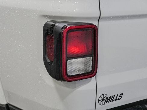 Used 2023 Jeep Gladiator Overland image 14