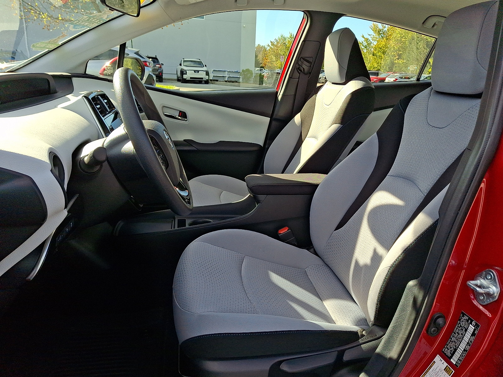 Used 2022 Toyota Prius LE FWD image 13