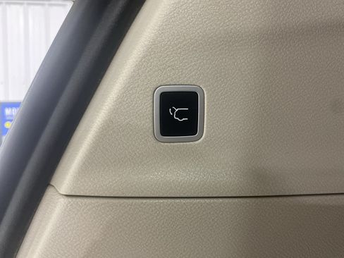 Used 2017 Chrysler Pacifica Touring-L Plus FWD image 16
