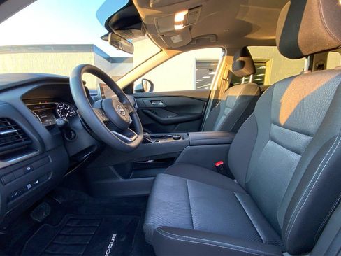 Used 2024 Nissan Rogue SV AWD/4WD image 10