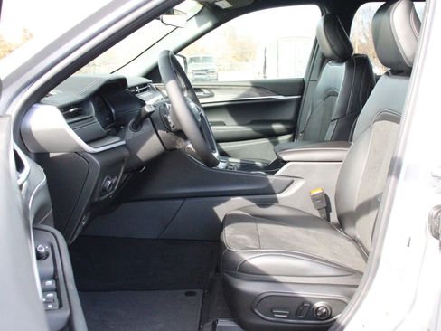 New 2026 Jeep Grand Cherokee Altitude AWD/4WD image 3