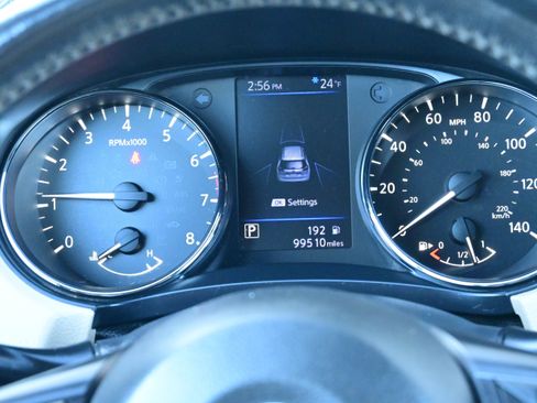 Used 2018 Nissan Rogue SL w/ Premium Package image 19