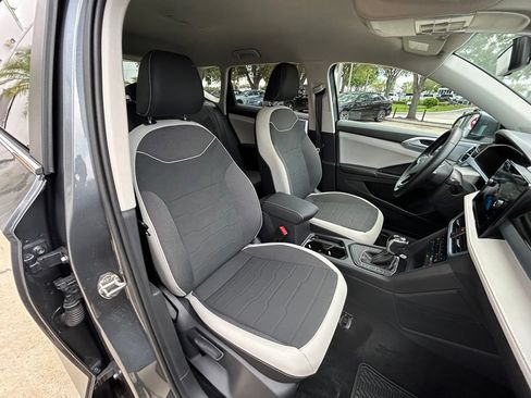 Certified 2026 Volkswagen Taos SE w/ Black Wheel Package FWD image 32