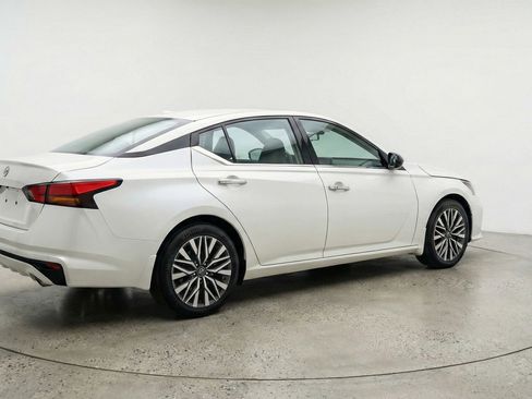 Used 2025 Nissan Altima 2.5 SV image 9
