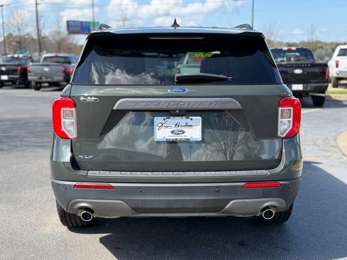 Used 2022 Ford Explorer XLT w/ Equipment Group 202A image 6