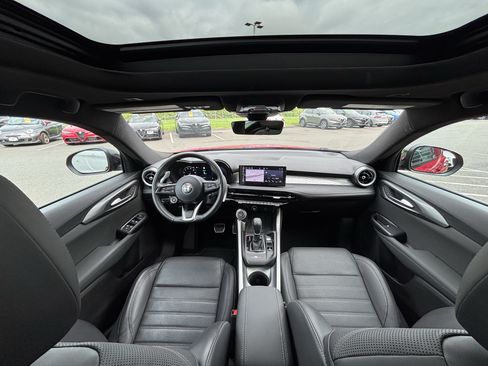Used 2024 Alfa Romeo Tonale Ti w/ Premium Interior Package AWD/4WD image 2
