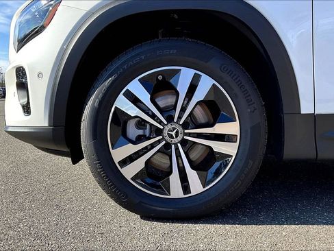 Used 2025 Mercedes-Benz GLB 250 4MATIC image 8