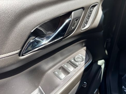 Used 2020 GMC Acadia SLT w/ Premium Package AWD/4WD image 30