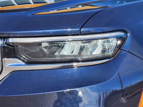 Used 2023 Jeep Grand Cherokee Limited w/ Luxury Tech Group II image 7